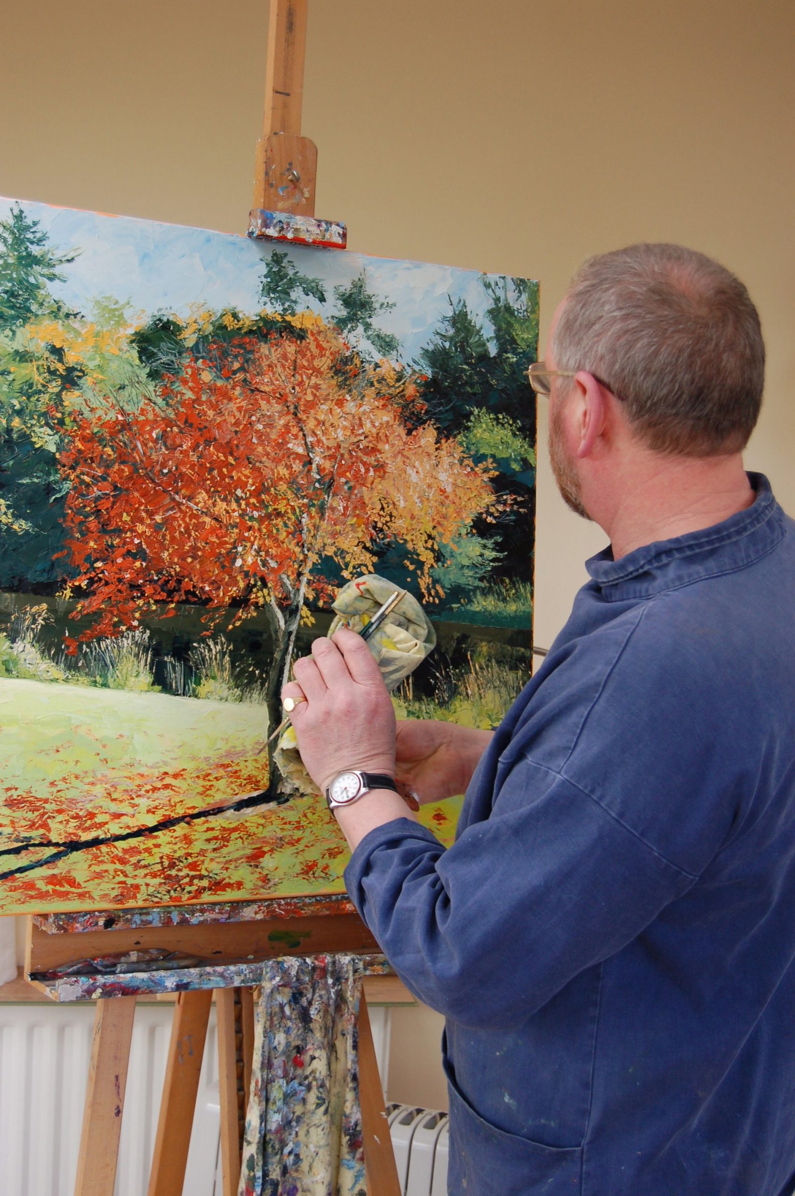 Alan Working with palette knife on 'Copper Tree'